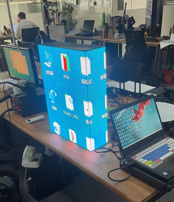 Showcase die P2RGB-Coner Vertonings Binnen LEIDENE Videomuur met Videobewerker adverteren